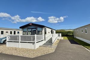 Setting & Driveway- click for photo gallery